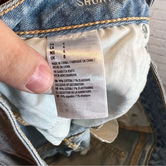 AEO Women’s Light Wash Distressed Shortie Jean Shorts size 4 - Picture 8 of 8